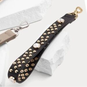 NWOT Ava Pebble Leather Wristlet Strap for iPhone / other phone.